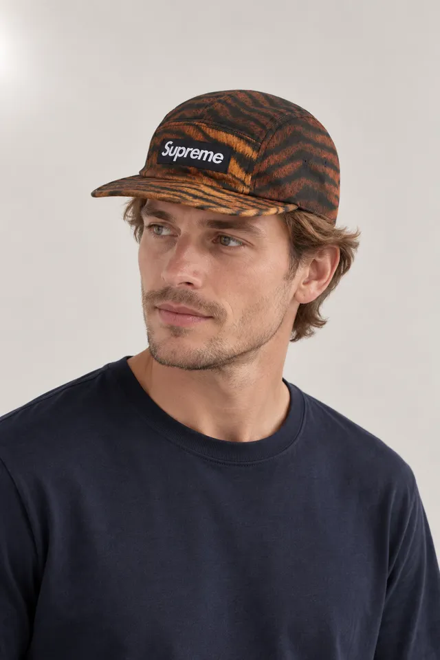 Casquette Supreme, Porté de face