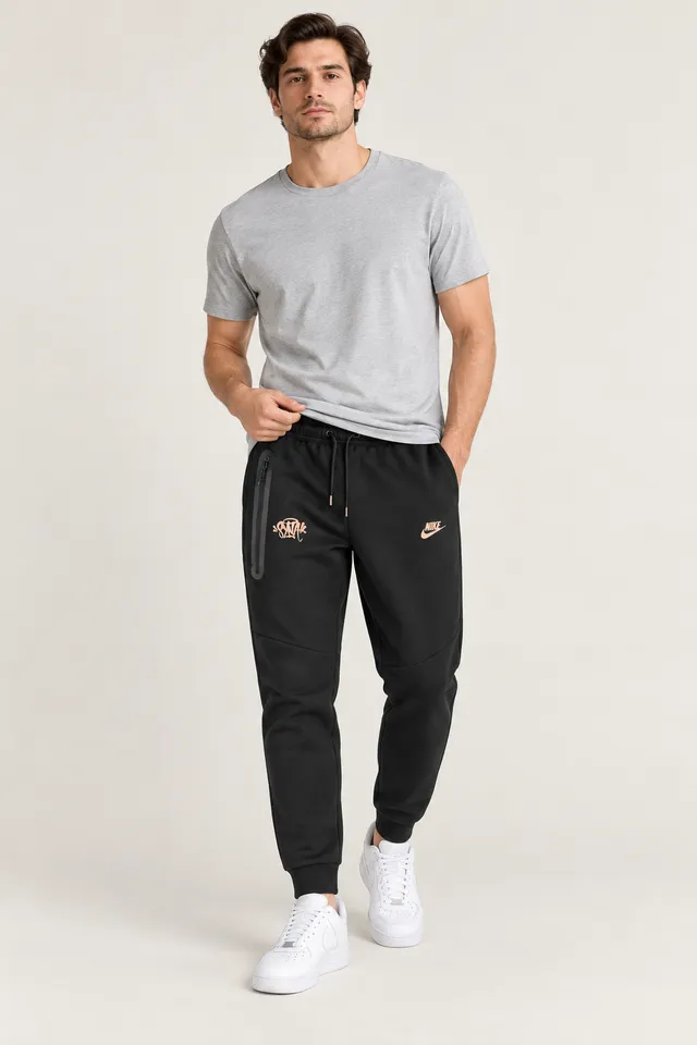 Pantalon Nike noir à logos saumon, Porté de face