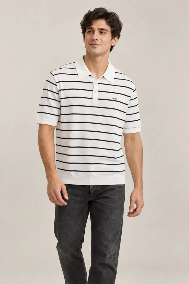 Polo Prada noir et blanc, Porté de face