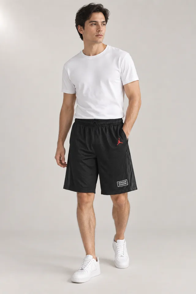 Short Supreme noir, Porté de face
