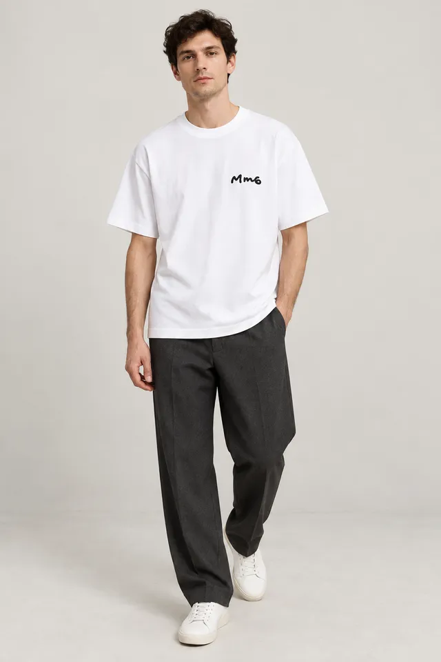 T-shirt Maison Margiela MM6 à inscription Mmo, Porté de face