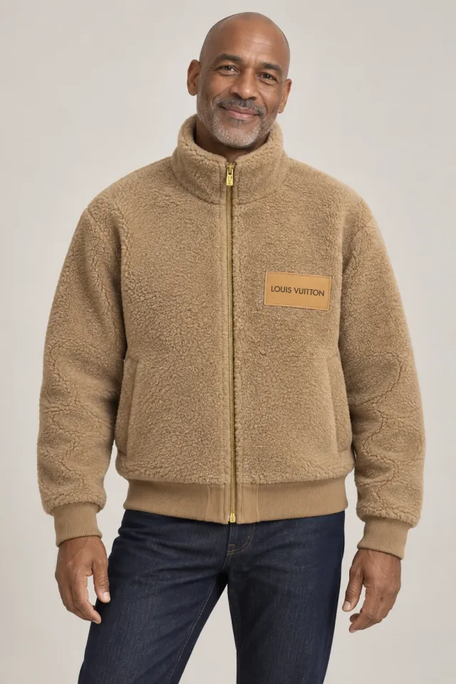 Veste Louis Vuitton à monogramme beige et marron, Porté de face