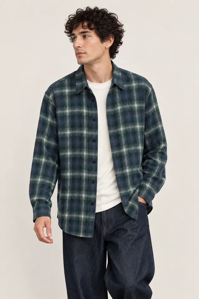 Chemise Our Legacy noire et bleue, Porté de face