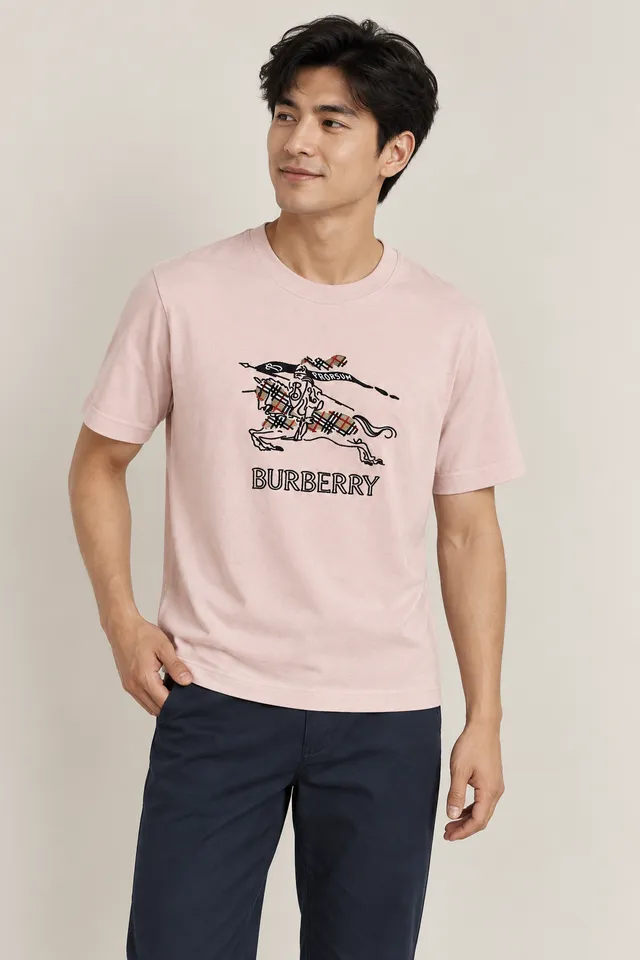 T-shirt Burberry beige et rose, Porté de face