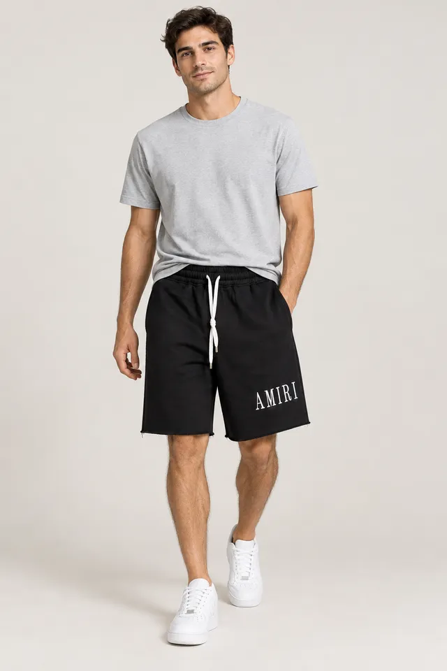 Short Amiri à broderie blanche, Porté de face