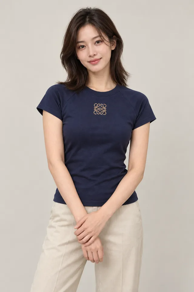 T-shirt Loewe bleu marine, Porté de face