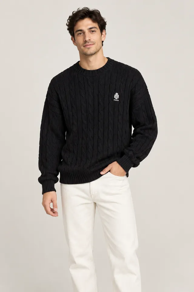 Pull en maille Prada noir à torsades, Porté de face