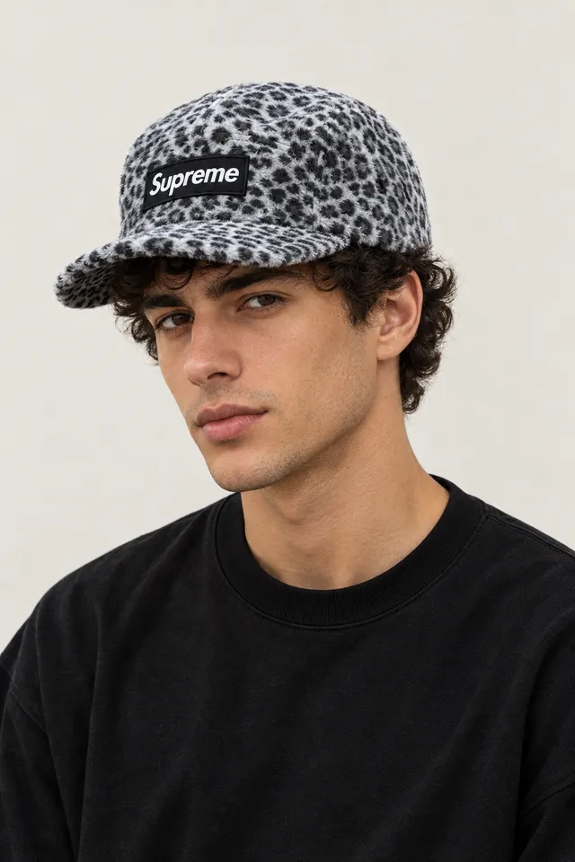 Casquette Supreme Camp à motif animalier, Porté de face