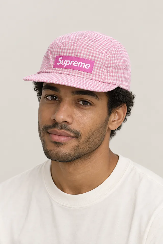 Casquette Supreme Camp à carreaux rose et blanc, Porté de face