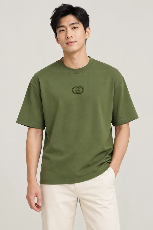 T-shirt Gucci vert, Porté de face