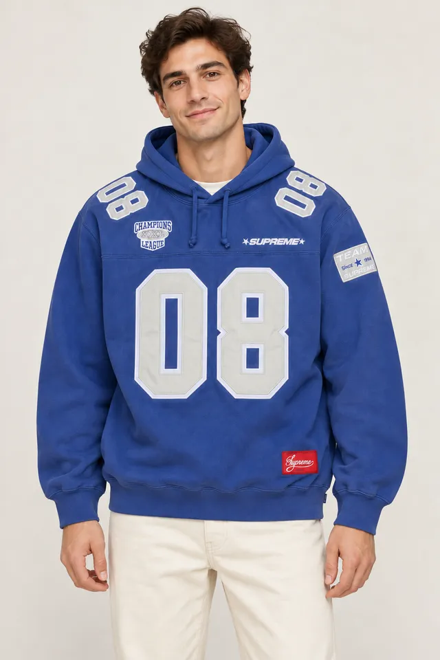 Sweat à capuche Supreme à inscription CHAMPIONS LEAGUE, Porté de face
