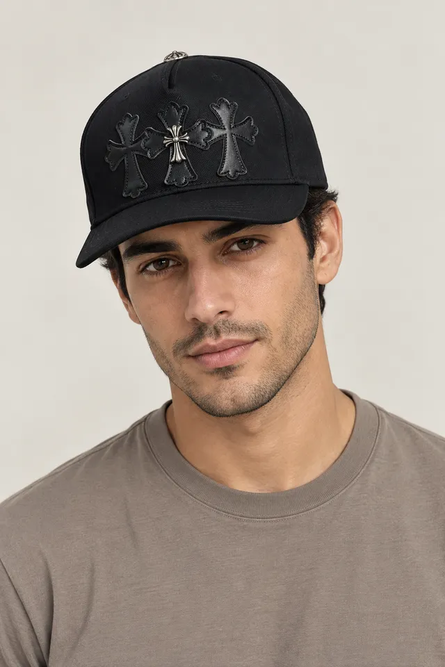 Casquette Chrome Hearts à trois croix en cuir, Porté de face