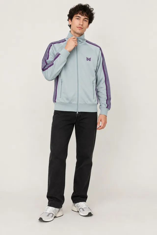 Veste de survêtement Needles bleu-gris à bandes violettes, Porté de face