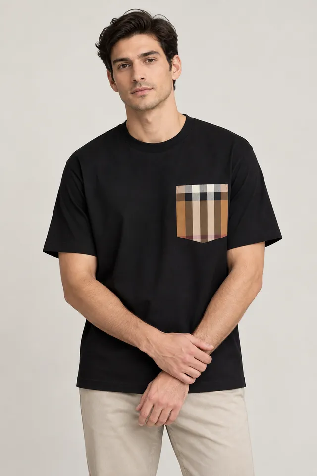 T-shirt Burberry noir et beige, Porté de face