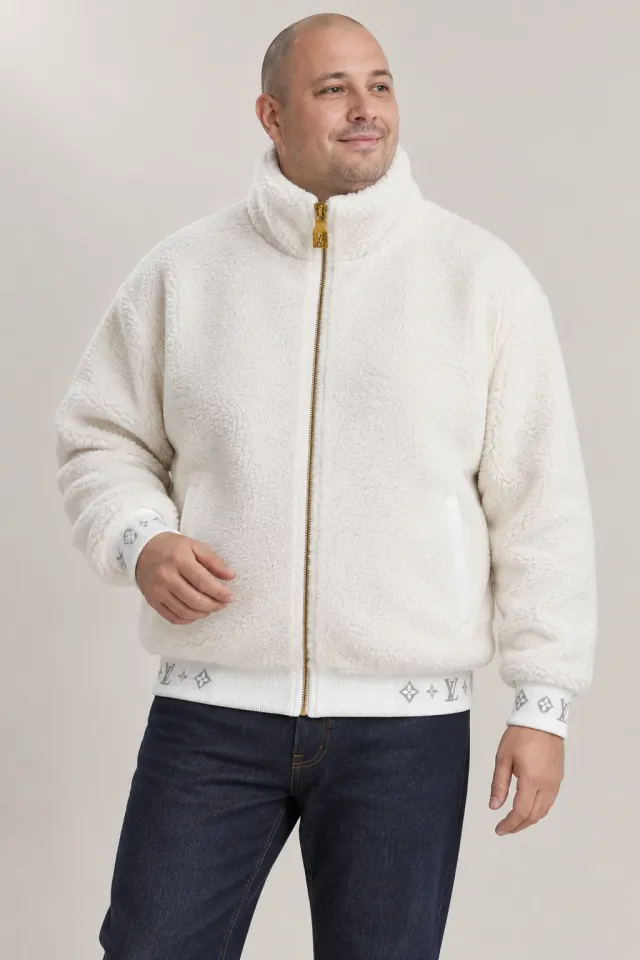 Veste Louis Vuitton à monogramme blanche, Porté de face