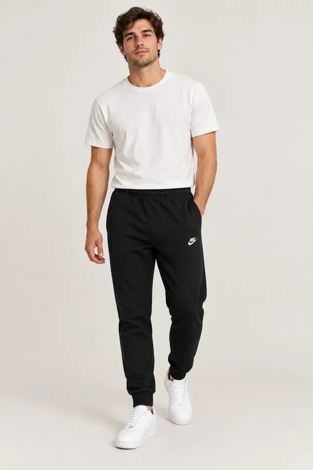 Jogging Nike à broderie blanche, Porté de face