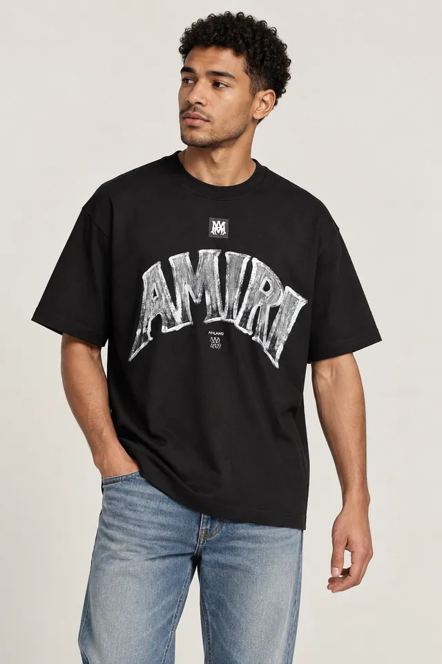 T-shirt Amiri AMJYTE1052 à inscription MILANO, Porté de face