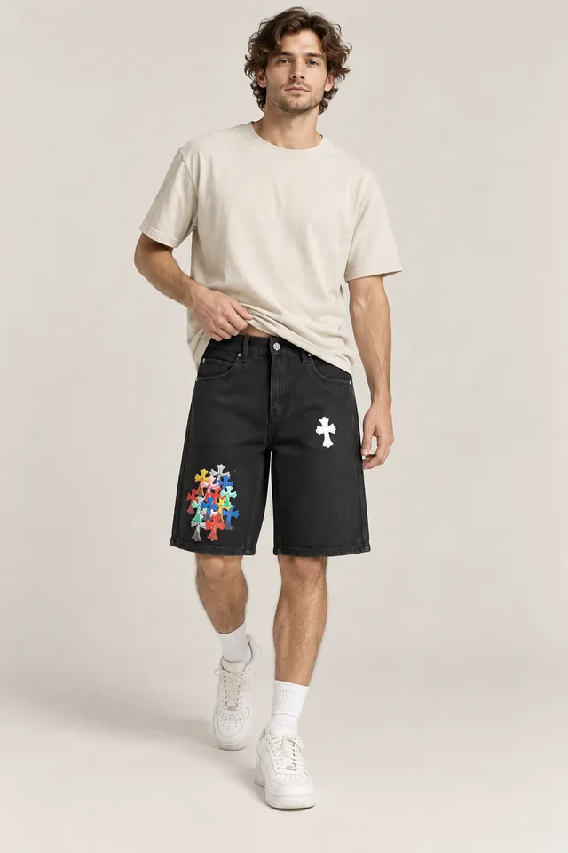 Short Chrome Hearts en denim à croix appliquées, Porté de face
