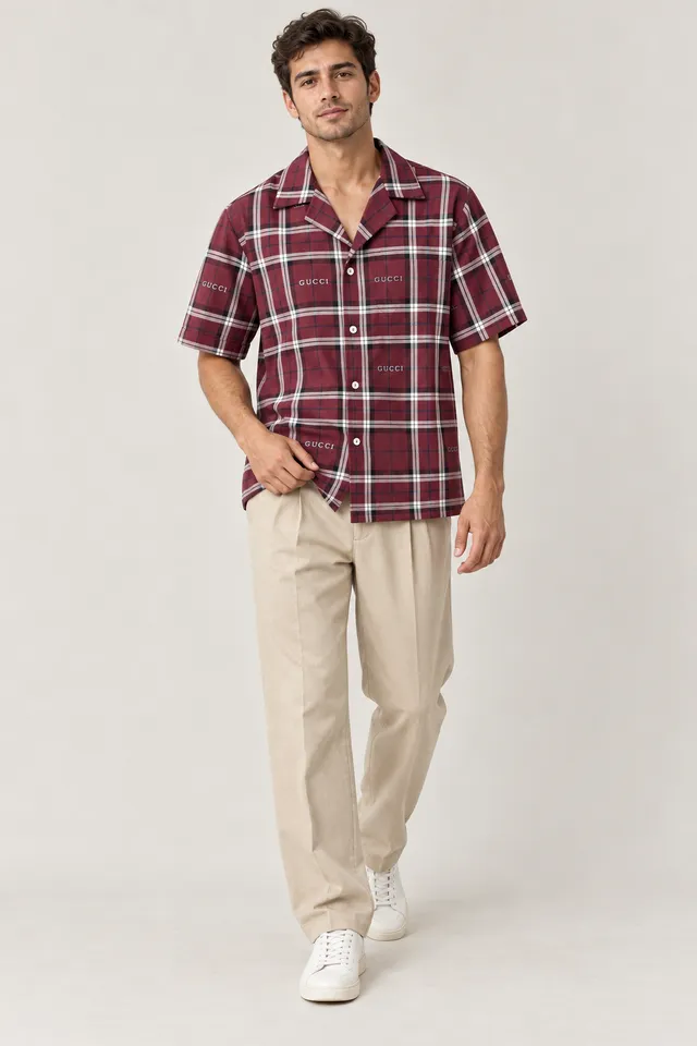 Chemise à manches courtes Gucci à inscription MADE IN ITALY bordeaux, Porté de face